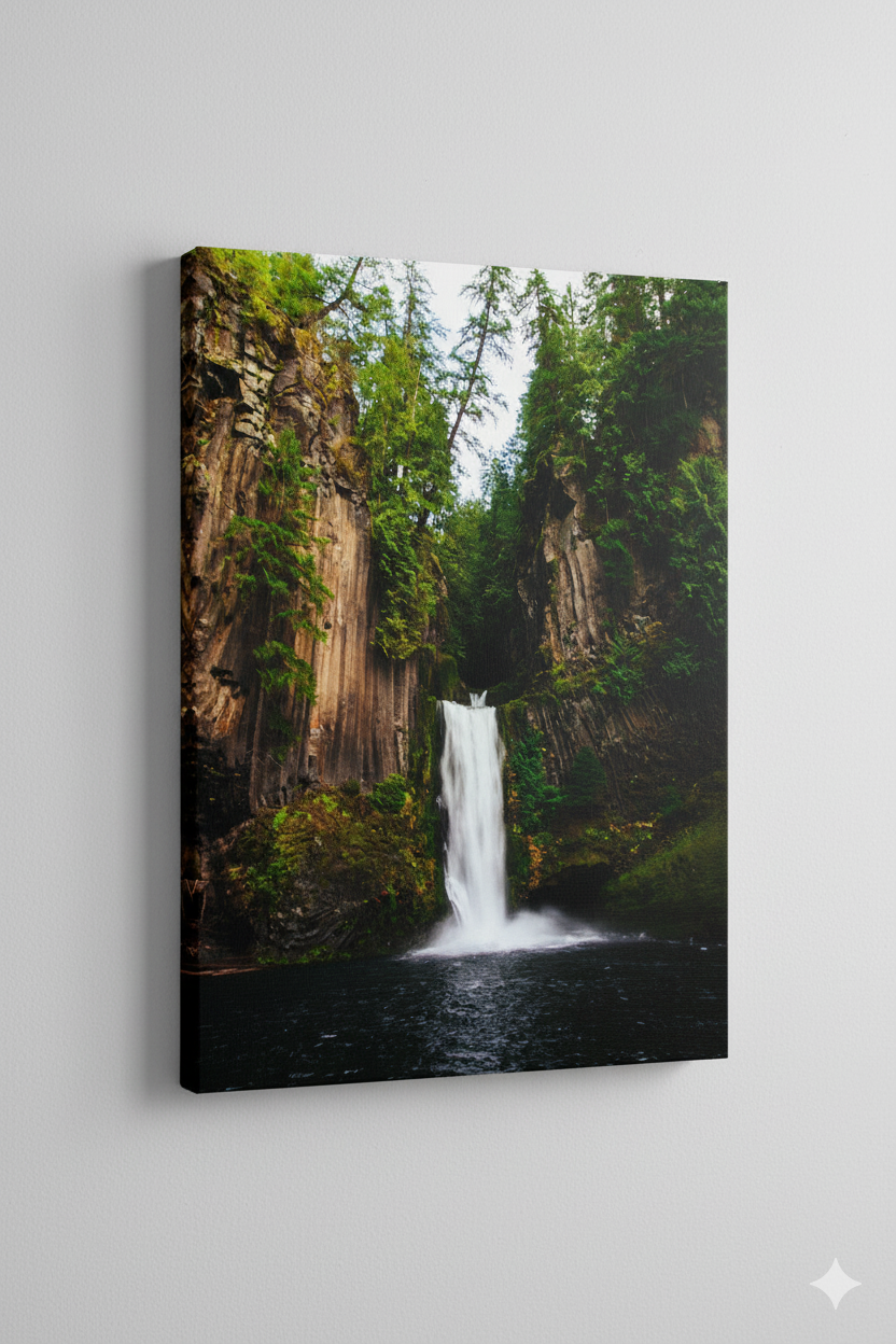 CASCADA EN EL BOSQUE